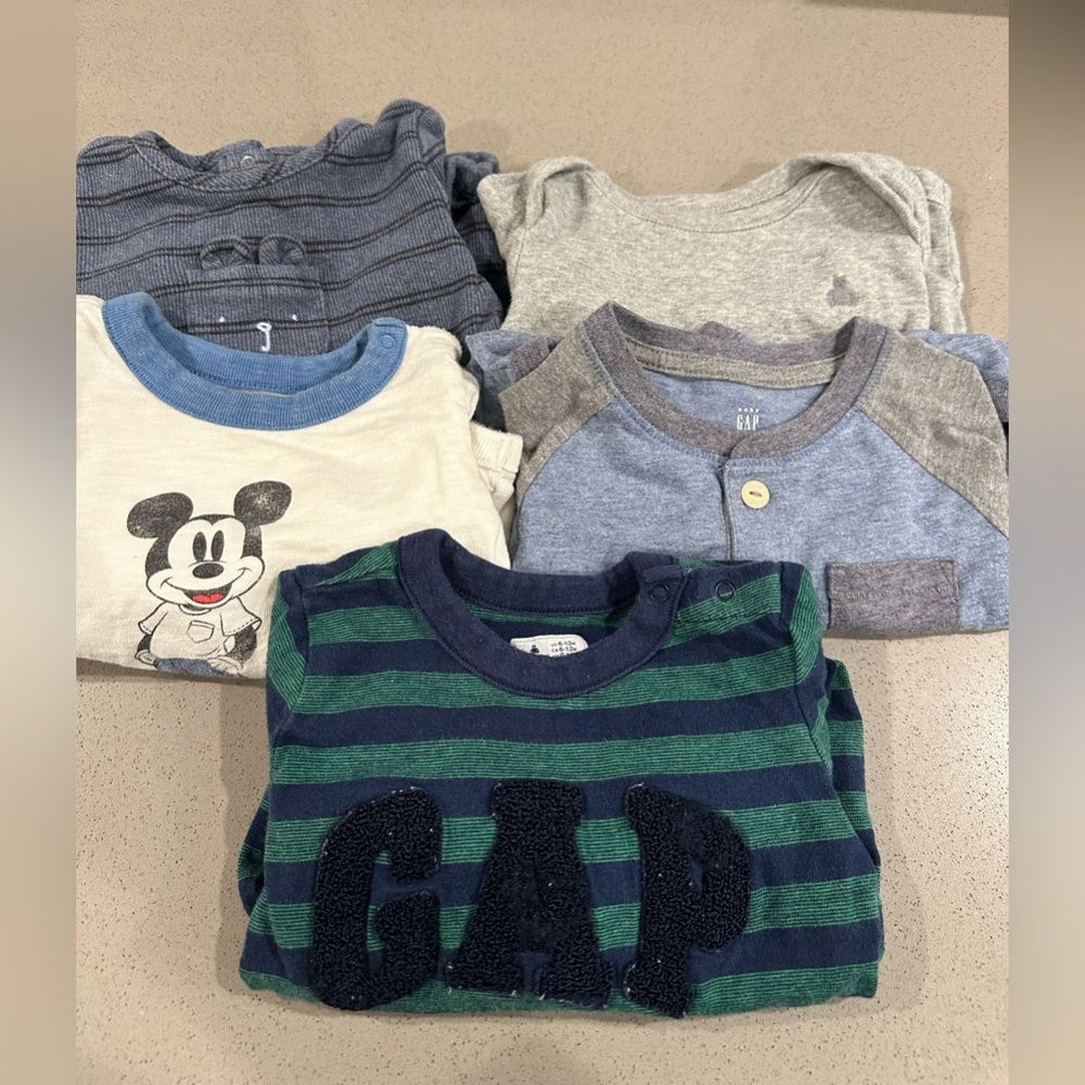 Baby Gap Bundle of five long sleeve onesies 6-12 months